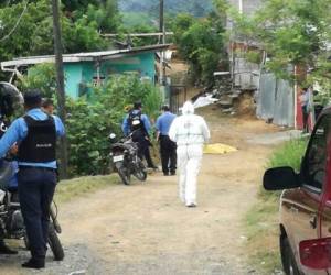 Al menos tres personas murieron en una balacera registrada la madrugada de este domingo en una colonia de La Ceiba, litoral atlántico de Honduras.