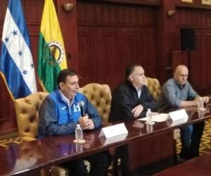 Jorge Salomón, Armando Calidonio y Fabián Coito en la conferencia de prensa.