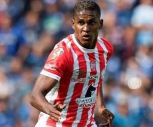 El hondureño Brayan Beckeles jugó como titular en el Necaxa. Foto: EL HERALDO