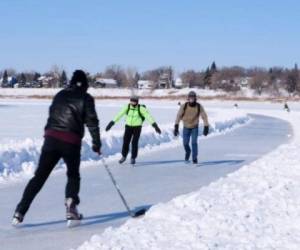 El camino de hielo comienza en el corazón de Winnipeg, la capital de la provincia de Manitoba. Foto: AFP