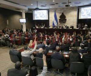 En total 92 fueron los diputados que firmaron el Decreto que permitió la ratificación de Chinchilla, para que continuara en el cargo. Foto Marvin Salgado EL HERALDO