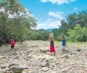 Muchos ríos y quebradas suelen secarse durante la época de la canícula o veranillo en distintas áreas rurales del territorio nacional.