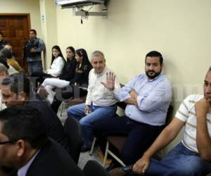 Instante en que Mario Zelaya, José Ramón Berttety, Vivian Melissa Juárez, Michell Alejandra Rojas, Jhon Charles Bográn y Susette Atuán Rojas escuchan el fallo de la Sala II del Tribunal de Sentencia. Foto: Jimmy Argueta / EL HERALDO.