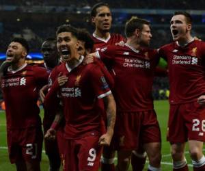 Los jugadores del Liverpool reaccionaron al pitido final del partido de fútbol de cuartos de final de la UEFA Champions League con el Manchester City. Foto: Agencia AFP