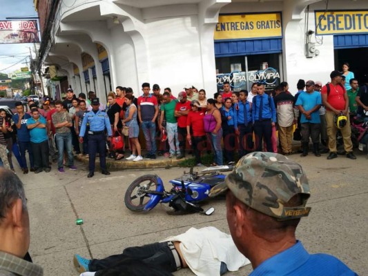 El joven fue asesinado mientras se conducía por el centro de la ciudad de Danlí, El Paraíso.