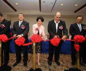 Inversionistas de Taiwán al inaugurar operaciones en Honduras.