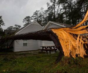 'Es una tormenta épica que continúa, algunas áreas aún no han sufrido la peor inundación', dijo Roy Cooper, gobernador de Carolina del Norte. (Foto: AFP)