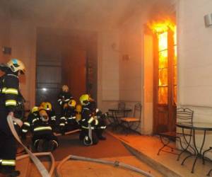 El incendio había sido controlado y las autoridades investigaban la causa, señaló el portavoz de bomberos Michal Zavoral. Foto: Radio Prage.