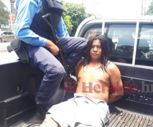 Cleofás Castejón Bardales en el momento que era capturado por la Policía. Foto Estalin Irías| EL HERALDO