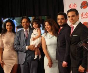 La familia Derbez asegura que la serie acercará a los seguidores ya que tiene implícito momentos muy emotivos. Foto: Instagram.