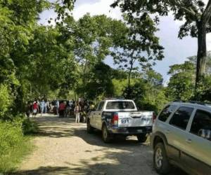 Miembros de la Policía Nacional de Honduras llegaron a la escena del crimen. Foto Noticieros Hoy Mismo/Twitter.