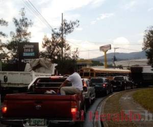 Largas filas se formaron en distintos sectores de la capital luego de los minutos de lluvia sobre el Distrito Central.