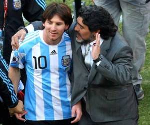 Lio Messi, capitán de la Selección de Argentina con Diego en el Mundial 2010.