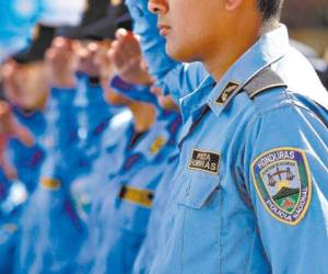 Todo el personas de la Dirección Administrativa de la Policía Nacional no podrá gozar por los momentos ni de permisos, vacaciones o retiro voluntario de sus funciones, foto: El Heraldo.