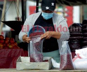 El mayor impacto en la economía se generó por la pandemia al cerrar por casi cinco meses las empresas. Las tormentas agravaron la crisis. Foto: Alex Pérez/ EL HERALDO