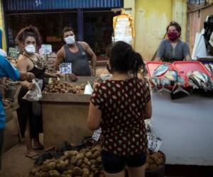 En Perú, la pandemia ha dejado nueve muertos y 416 contagios desde que apareció el primer infectado el seis de marzo. AP.