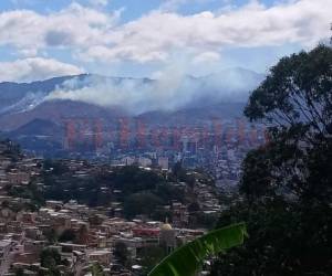 El humo podía verse desde la colonia 3 de Mayo de la capital. Foto EL HERALDO
