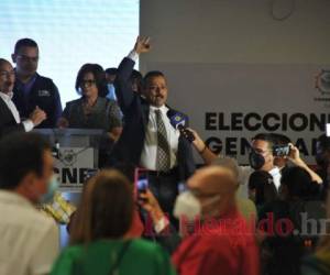 El relajo que se desató en pleno sorteo de posiciones en la papeleta impidió que este se desarrollara y fue pospuesto para las 8 de la noche. Foto: Marvin Salgado/ EL HERALDO.