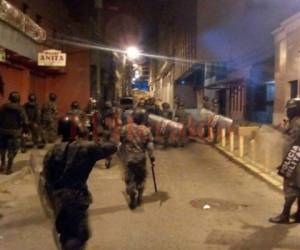 La Policía Militar recorrió las calles de la capital para detener a los que infringían la ley.