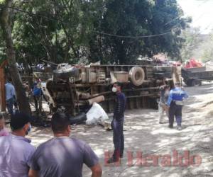 Así quedó la escena del percance que casi enluta a varias familias hondureñas. Fotos: Estalin Irías/EL HERALDO.