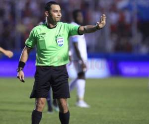 Héctor Rodríguez pitó la final de ida en Honduras entre Olimpia y Motagua. Foto: El Heraldo.