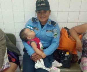 Una policía traslado al bebé a Dirección de Niñez, Adolescencia y Familia.