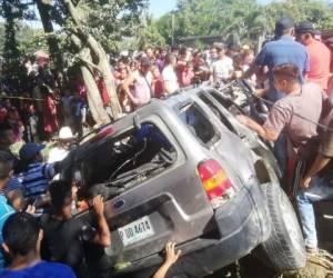 Al parecer el automotor tuvo un desperfecto mecánico y se fue a estrellar al lugar donde la mujer esperaba abordar el autobús.