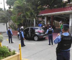 Agentes policiales llegaron rápidamente al sector. Se desconoce quién iba a bordo del vehículo.