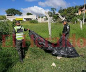 El cuerpo de la mujer fue hallado a la orilla de la calle que conduce de la zona norte al sur de la capital. Foto: Mario Urrutia/EL HERALDO