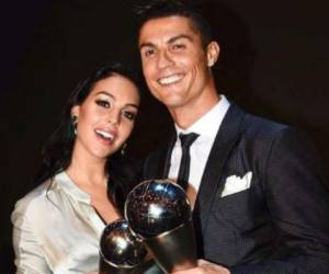 Georgina Rodríguez junto a Cristiano Ronaldo en la entrega de del Balón de Oro.
