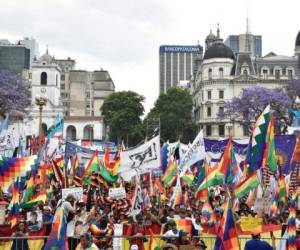 Miles de manifestantes bloquearon parcialmente una de las principales arterias de la capital y luego marcharon hacia la plaza donde se encuentra la casa de gobierno. AP.