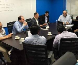 Este lunes se realizó una reunión entre la CREE, la Empresa Nacional de Energía Eléctrica (Enee) y el representante de los consumidores, Adalid Irias.