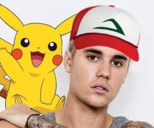 Justin Bieber también fue grabado por las calles capturando pokemones.