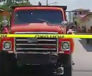 El cuerpo del pequeño quedó bajo las llantas traseras del pesado automotor. Foto: Twitter Radio HRN.