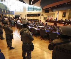 FILE - In this Feb. 9, 2020 file photo, armed Special Forces soldiers of the Salvadoran Army, following orders of President Nayib Bukele, enter congress upon the arrival of lawmakers, in San Salvador, El Salvador. Opposition lawmakers recommended on Thursday, Dec. 17, 2020, that President Bukele dismiss the director of the National Police and the chief of the armed forces, because of serious human rights violations that occurred when the armed forces entered congress. (AP Photo/Salvador Melendez, File)