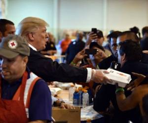 Donald Trump, presidente de los Estados Unidos, se reunió con los afectados por Harvey en Texas. (Fotos: Agencias/AFP)