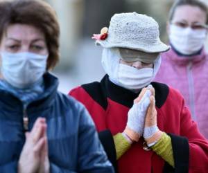 El uso de mascarillas entre toda la población, “una medida muy importante para la salud de todo el mundo. No llevarla es estúpido. Es una manera fundamental de protegerse a uno mismo y los demás. Foto: AFP.