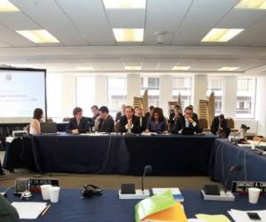 La CIDH realiza sesiones de forma periódica para atender denuncias de violaciones a los derechos humanos en los países miembros de la OEA.