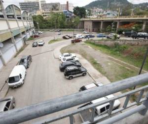 En esta área verde del mercado La Isla se ha planificado la construcción de un parque infantil. Foto: El Heraldo.