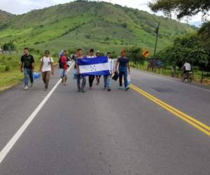 Hondureños salieron en caravana esta madrugada, rumbo a Estados Unidos. Foto: Cortesía