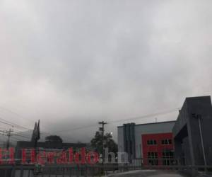 Con mucha nubosidad y neblina en sectores altos amaneció la capital de Honduras.