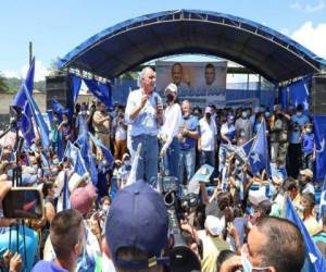 El candidato presidencial Nasry 'Tito' Asfura visitó tres municipios de Santa Bárbara.