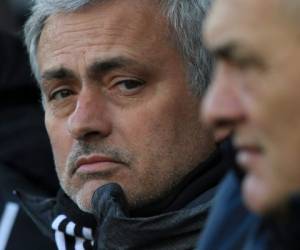 Jose Mourinho es el entrenador del Manchester United de la Premier League. (AFP)