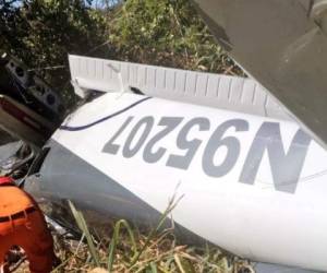 Los cuerpos de las tres personas fallecidas quedaron cerca de los restos de la aeronave, en una zona poco poblada. Foto: Cortesía