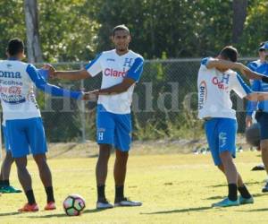 El espigado delantero Eddie Hernández espera anotar en estos duelos eliminatorios (Foto: Neptalí Romero / Grupo Opsa)