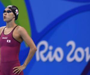 Rie Kaneto al momento antes de salir a la piscina y ganar la medalla de oro.