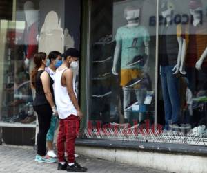 Después de ampliar el horario de 6:00 de la mañana a 8:00 de la noche, abrir los fines de semana es el último paso en la fase 1. La fase 2 dependerá del comportamiento de la pandemia en el país. Foto Emilio Flores| EL HERALDO