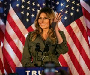 Melania Trump, de 50 años, ha sido una presencia rara en los eventos de campaña de su marido, pero ganó elogios por su discurso en la convención nacional del Partido Republicano en agosto, cuando el mandatario fue nominado formalmente para competir por un segundo mandato.