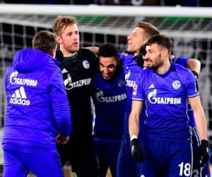 Los jugadores del Schalke 04 celebrando uno de los goles. (Foto: AFP)