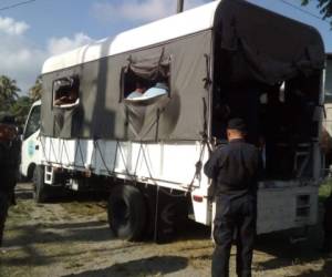 El traslado de los reos comenzó a las 6:00 de la mañana de este miércoles.